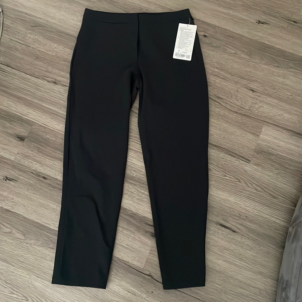 NWT Lululemon On the Move Pant *light in black. Size 8/28”